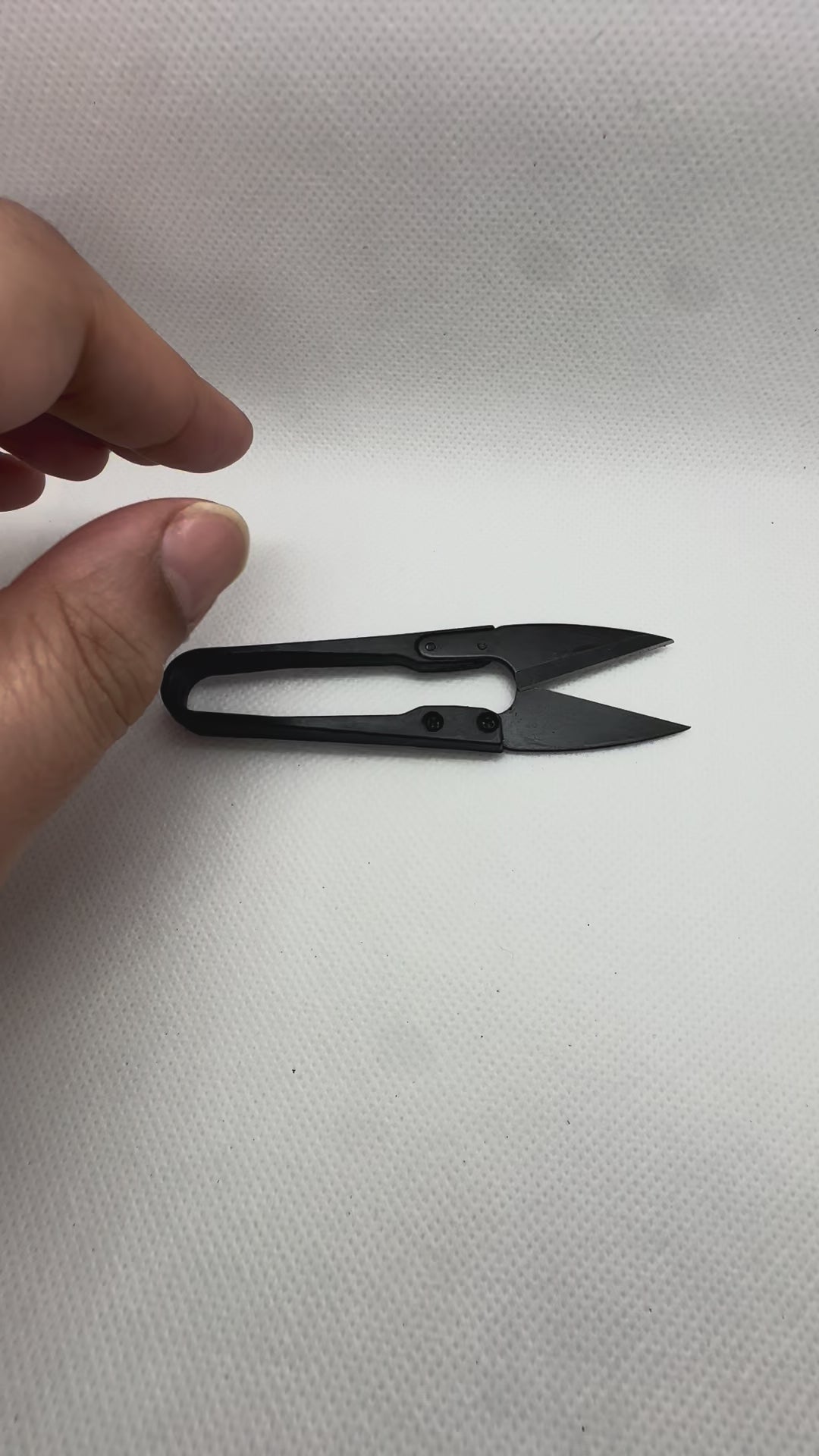 Tijeras de bordado en forma de U negras mate | Herramienta de precisión para cortar hilos